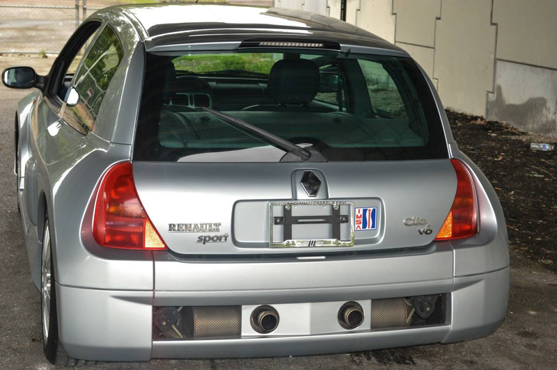 Illustration for article titled For $69,000, Would You Make History With This Uber Rare 2003 Renault Clio V6?